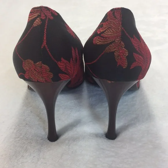 VINTAGE BALLY RED AND BLACK FLORAL PRINT STILETTO HEELS - Picture 4 of 6